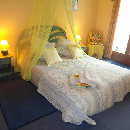 Le Castel Enchante Bed & Breakfast *
